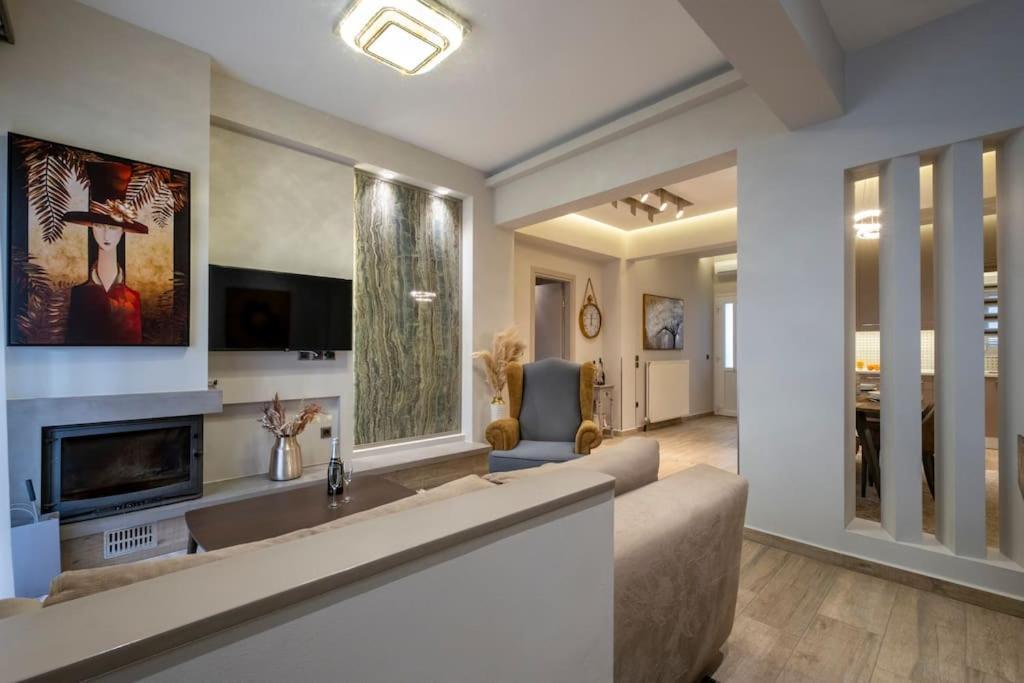 Maison De Luxx A10, Cozy Apartment With Garden In Larissa Bagian luar foto