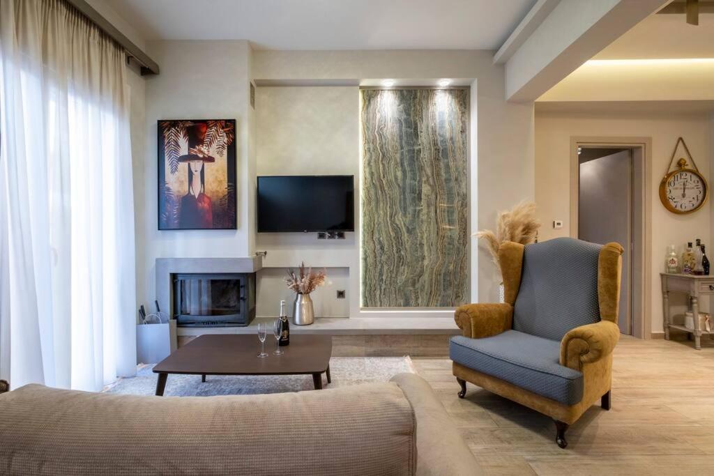 Maison De Luxx A10, Cozy Apartment With Garden In Larissa Bagian luar foto