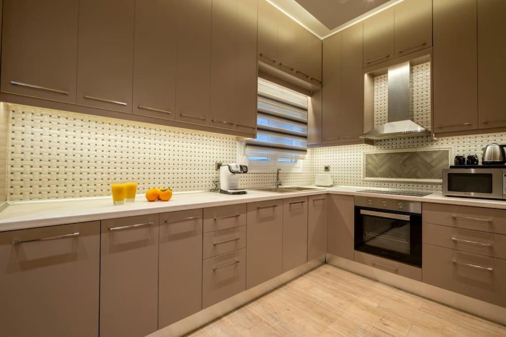 Maison De Luxx A10, Cozy Apartment With Garden In Larissa Bagian luar foto